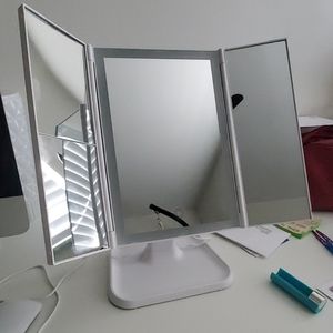 Vanity mirror